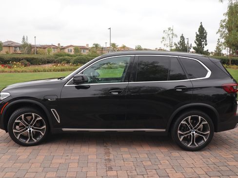Used 2023 BMW X5 xDrive45e w/ Parking Assistance Package AWD/4WD image 4