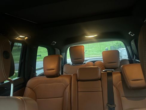 Used 2017 Mercedes-Benz GLS 550 4MATIC image 10