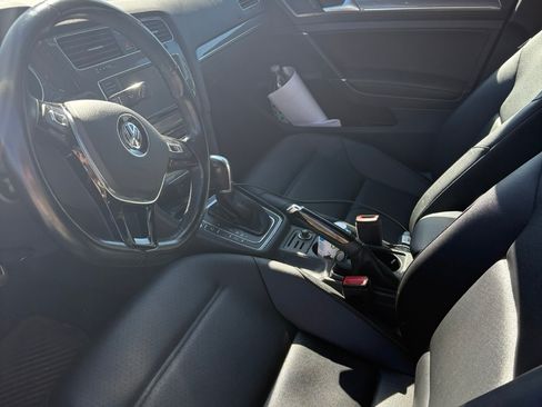 Used 2017 Volkswagen Golf Alltrack SE AWD/4WD image 2