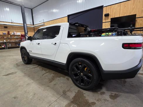 Used 2023 Rivian R1T Adventure image 5