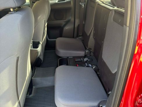 Used 2017 Toyota Tacoma TRD Sport w/ Tow Package (A/T) image 14