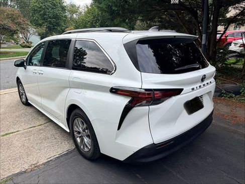 Used 2022 Toyota Sienna LE FWD image 16