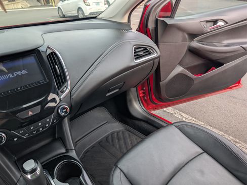 Used 2017 Chevrolet Cruze Premier image 11