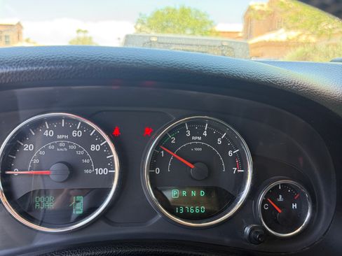 Used 2014 Jeep Wrangler Unlimited Sahara w/ Mopar Chrome Edition Group AWD/4WD image 11