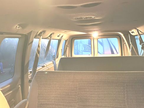 Used 2002 Ford E-350 and Econoline 350 Club Wagon image 21