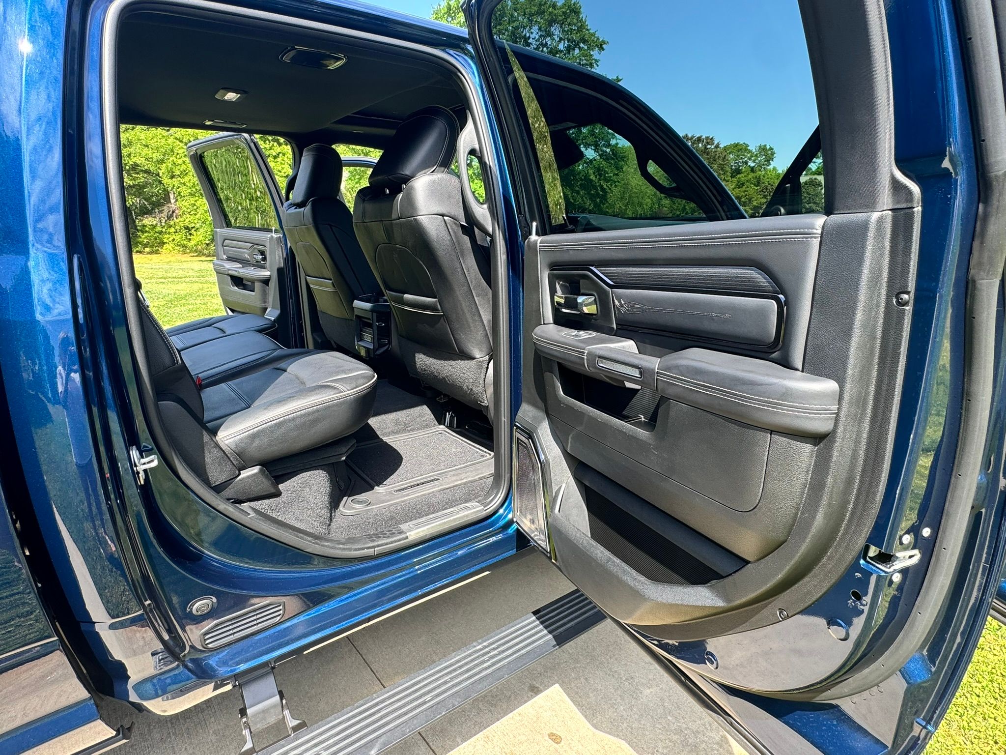 Used 2024 RAM 3500 Limited AWD/4WD image 10