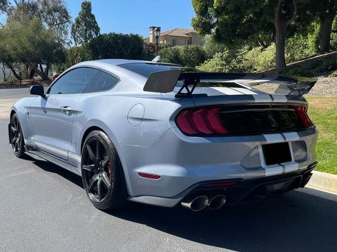 Used 2022 Ford Mustang Shelby GT500 w/ Carbon Fiber Track Pack RWD image 4