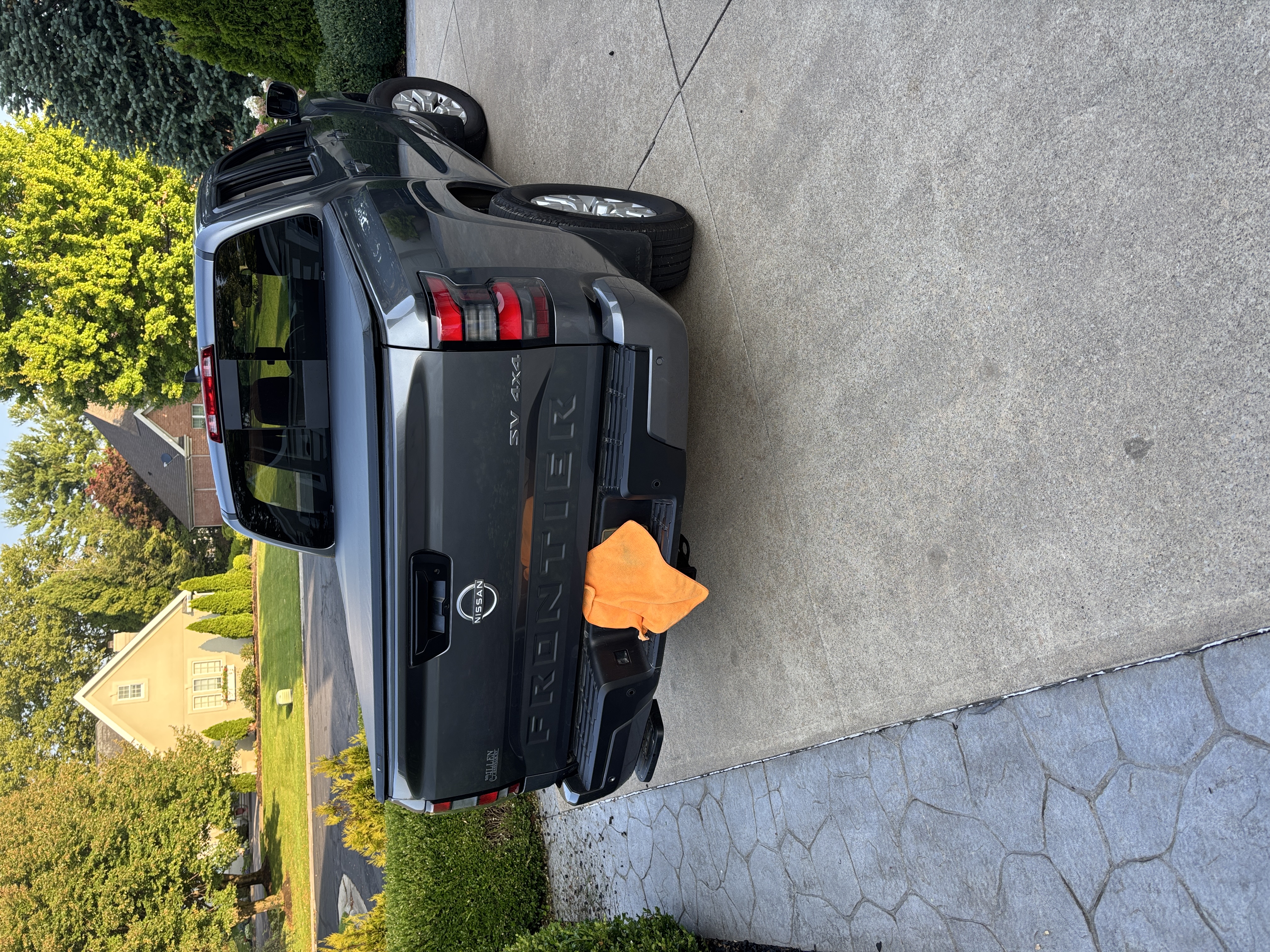 Used 2024 Nissan Frontier SV w/ SV Convenience Package AWD/4WD image 9