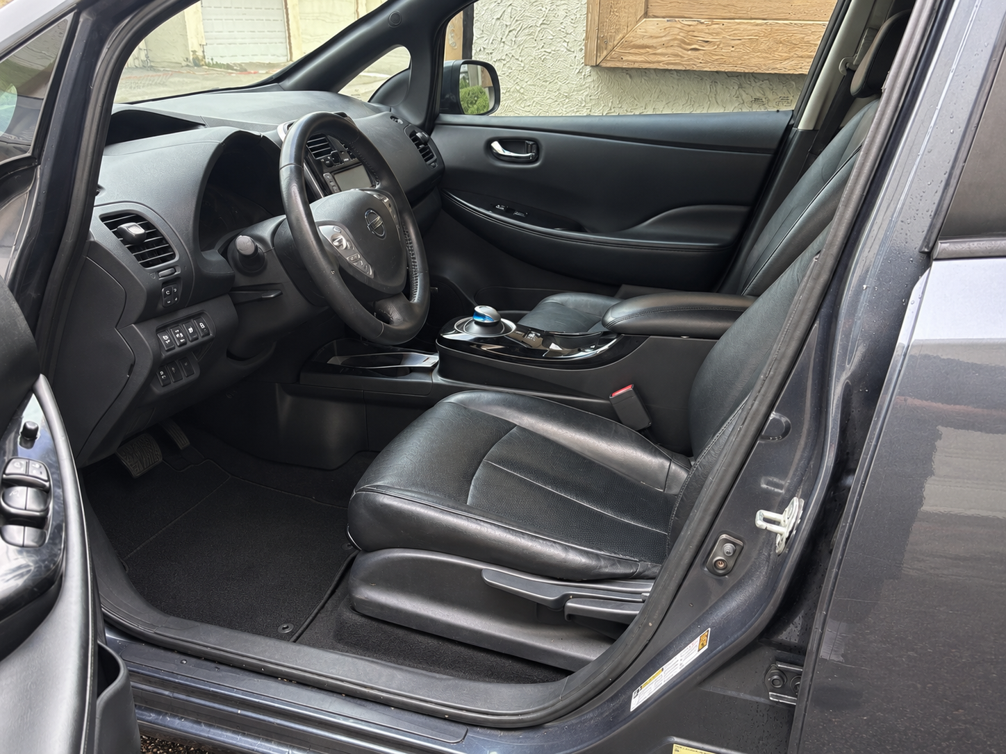 Used 2013 Nissan Leaf SL w/ Premium Pkg FWD image 4