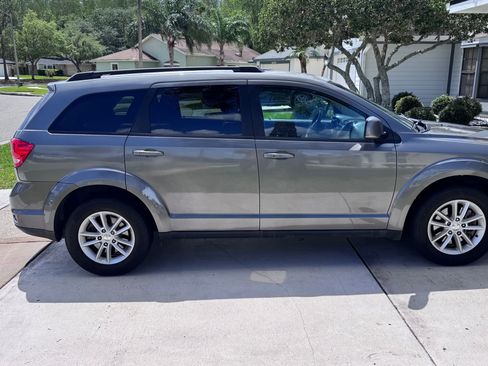 Used 2013 Dodge Journey SXT w/ Flexible Seating Group image 4