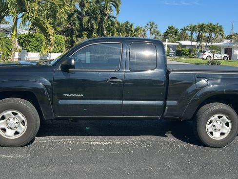 Used 2012 Toyota Tacoma 4x4 Access Cab w/ SR5 Pkg image 4