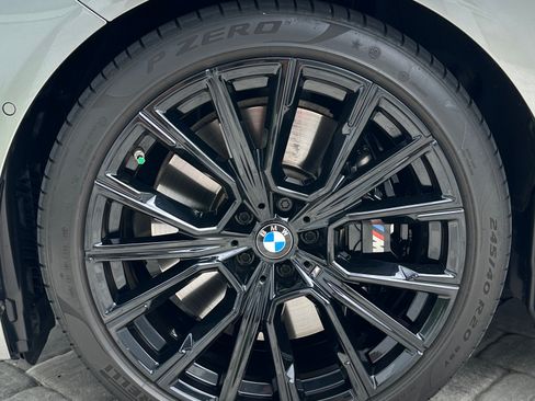 Used 2022 BMW 740i w/ M Sport Package RWD image 10