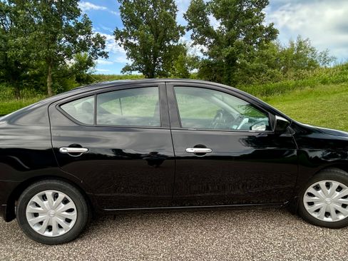 Used 2018 Nissan Versa SV FWD image 1