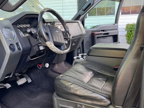 Used 2009 Ford F250 Lariat image 12