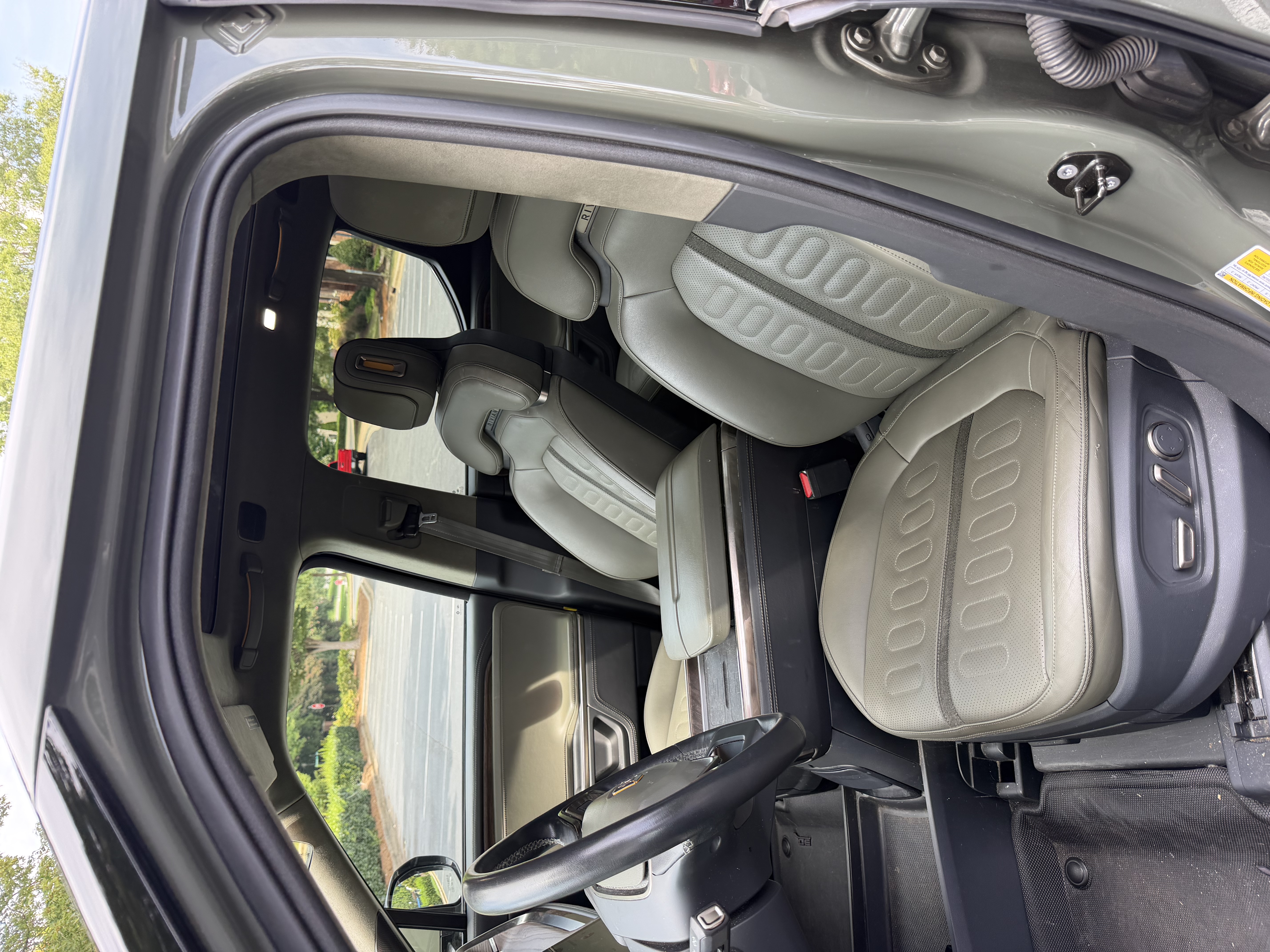 Used 2022 Rivian R1T Launch Edition AWD/4WD image 4