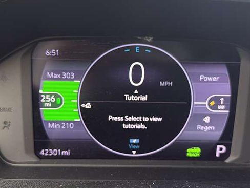 Used 2023 Chevrolet Bolt LT w/ Driver Confidence Package FWD image 2
