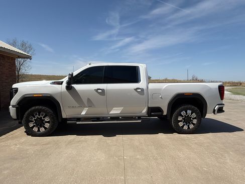 Used 2024 GMC Sierra 2500 Denali w/ Denali Reserve Package image 2