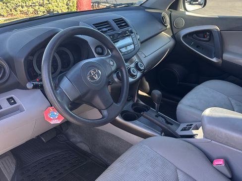 Used 2009 Toyota RAV4 2WD w/ 3rd Row image 17