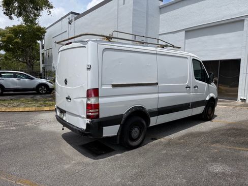 Used 2016 Mercedes-Benz Sprinter 2500 image 17