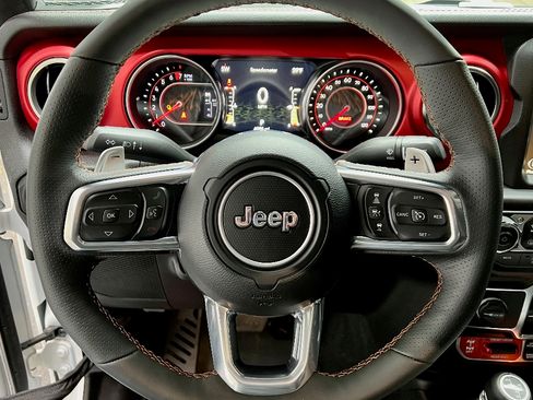 Used 2021 Jeep Gladiator Rubicon image 3