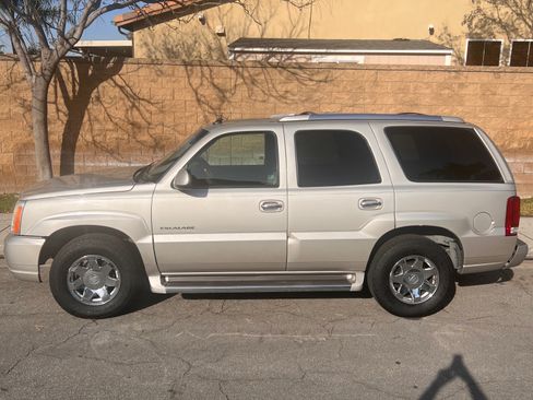 Used 2005 Cadillac Escalade AWD image 4