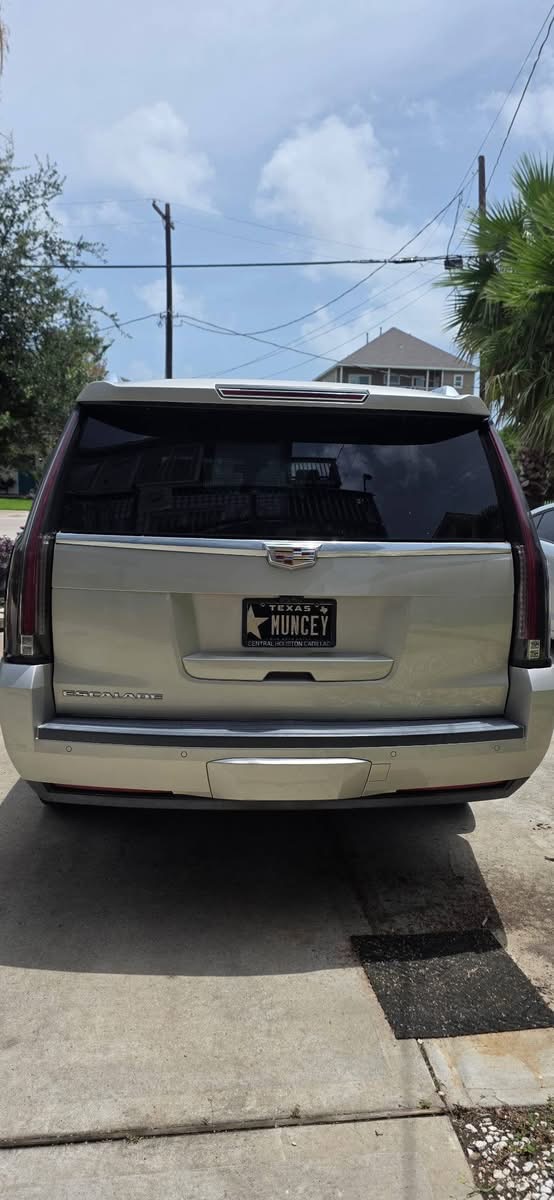 Used 2017 Cadillac Escalade ESV Luxury RWD image 10