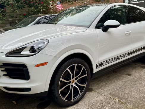 Used 2021 Porsche Cayenne Coupe image 1