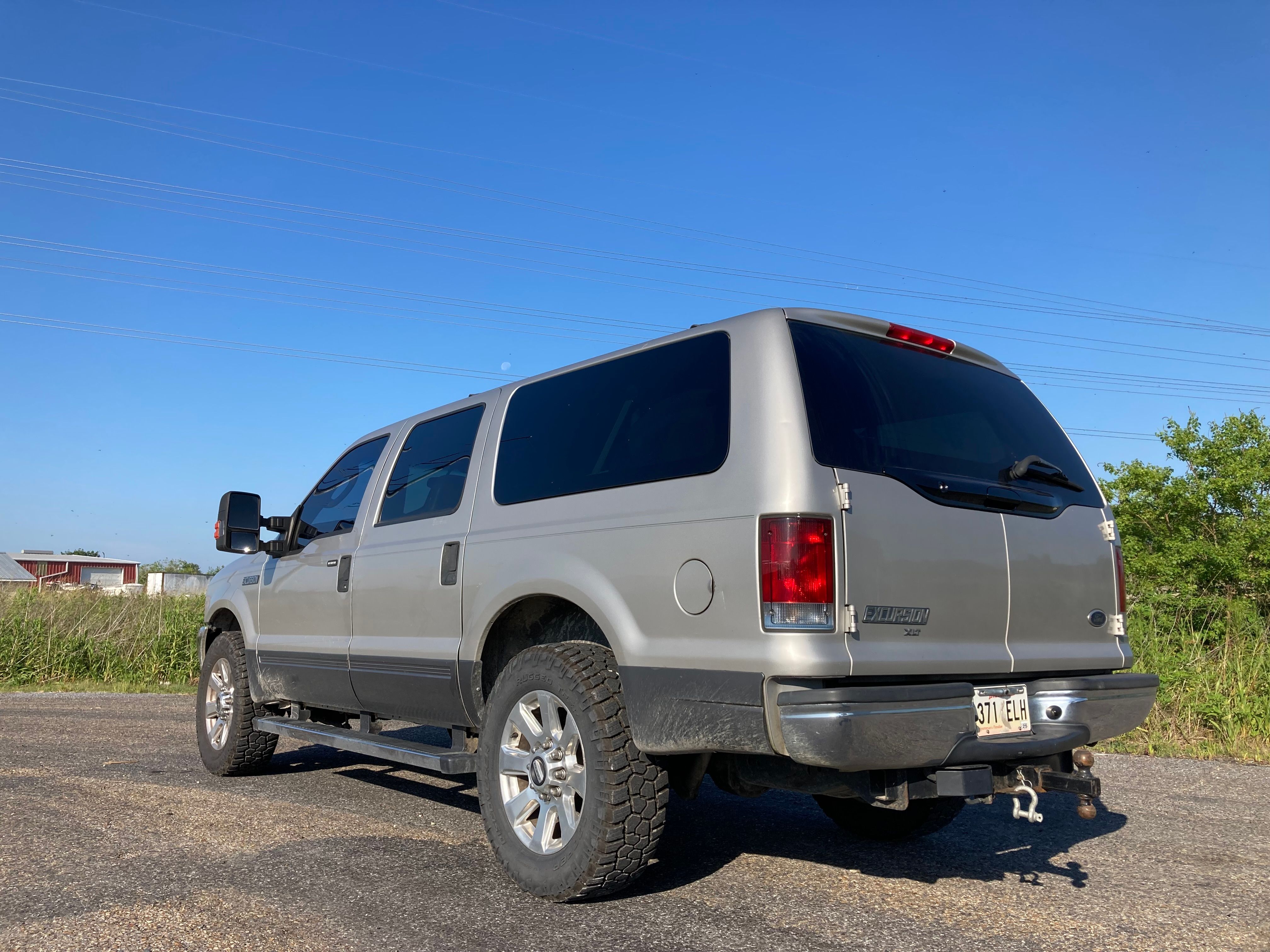 Used 2003 Ford Excursion XLT AWD/4WD image 2