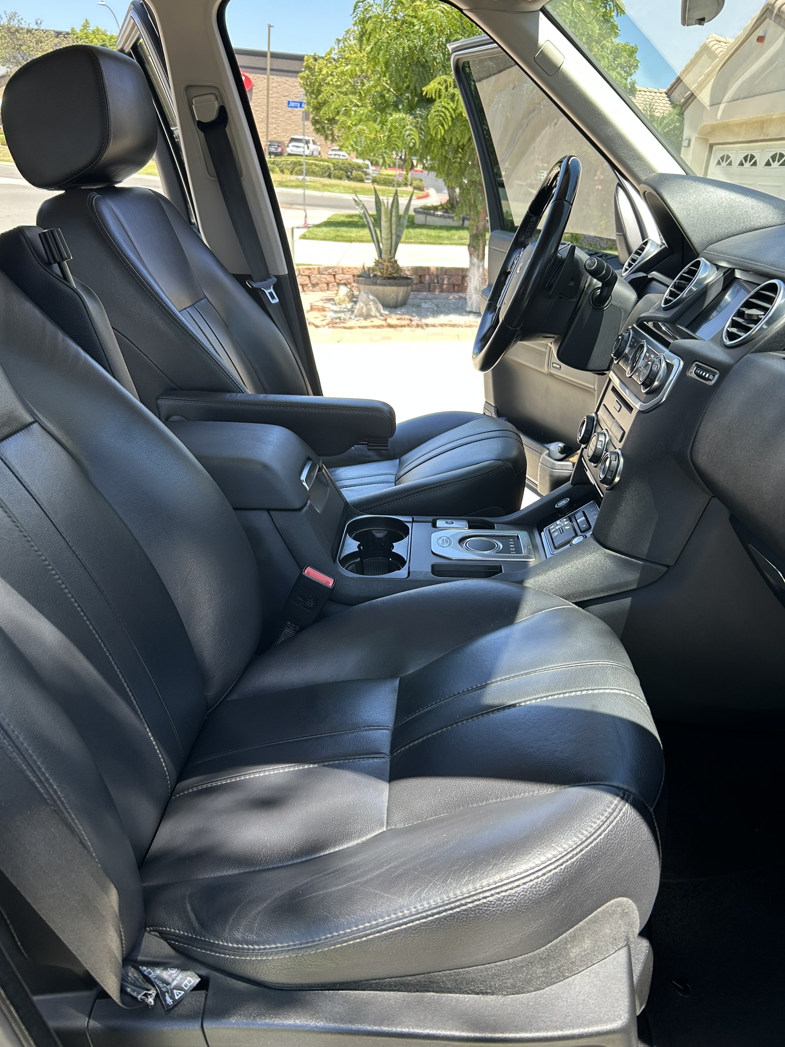 Used 2015 Land Rover LR4 HSE AWD/4WD image 13
