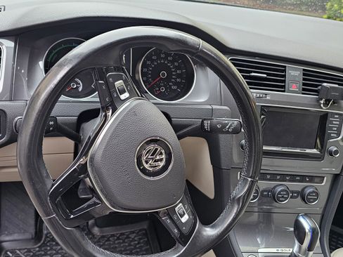 Used 2015 Volkswagen e-Golf SEL Premium image 9