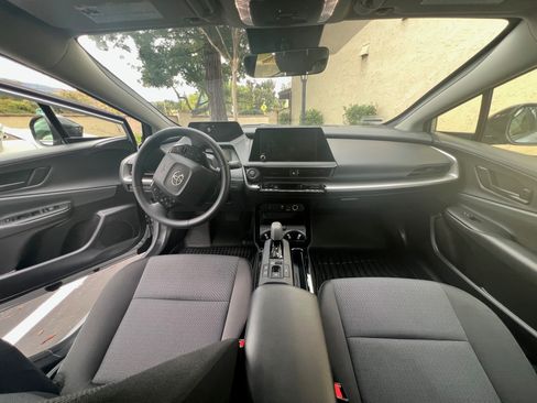 Used 2025 Toyota Prius XLE image 12