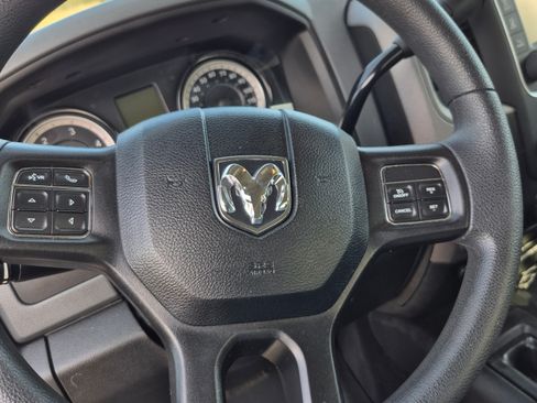 Used 2018 RAM 2500 Tradesman w/ Chrome Appearance Group image 16