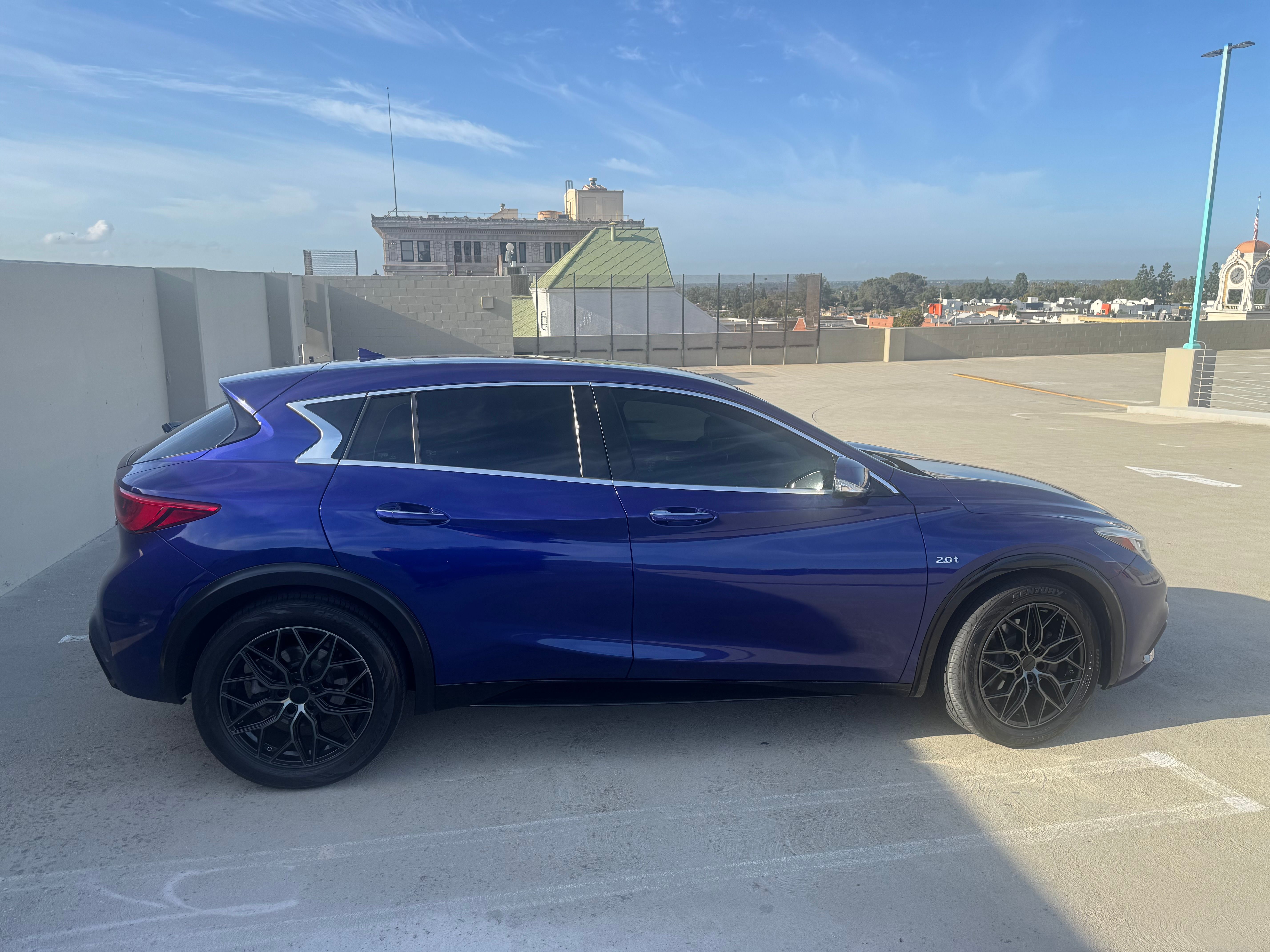 Used 2017 INFINITI QX30 FWD image 8