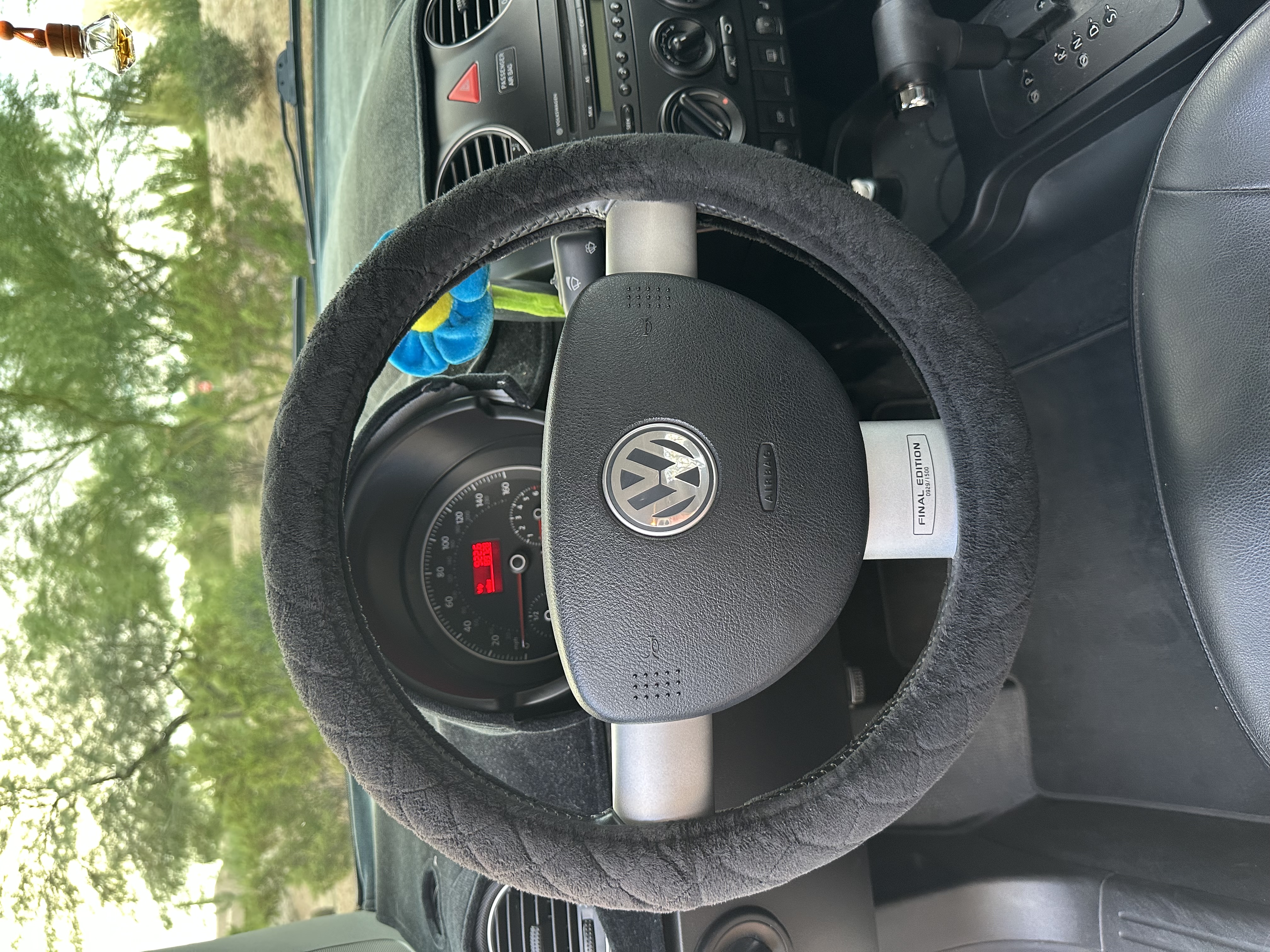 Used 2010 Volkswagen Beetle Final Edition FWD image 13
