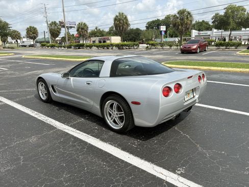 Used 1998 Chevrolet Corvette Coupe w/ Performance Handling Pkg RWD image 4
