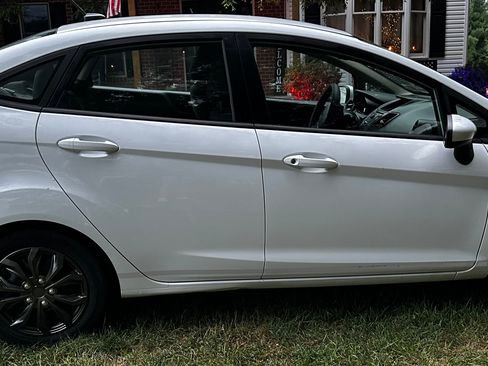 Used 2014 Ford Fiesta S FWD image 4
