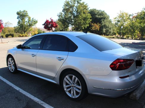 Used 2019 Volkswagen Passat 2.0T Wolfsburg FWD image 11