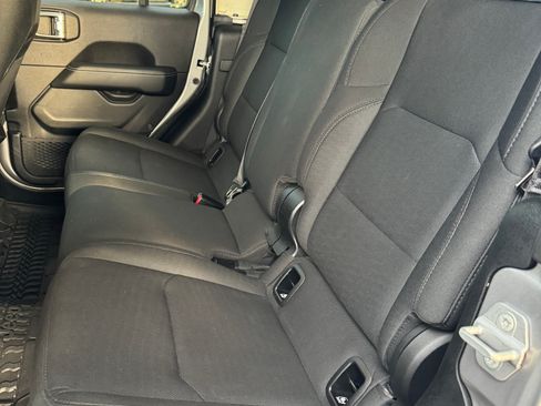 Used 2020 Jeep Gladiator Overland image 17