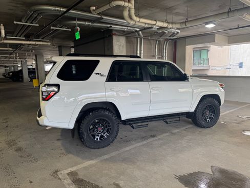 Used 2024 Toyota 4Runner TRD Off-Road Premium image 6