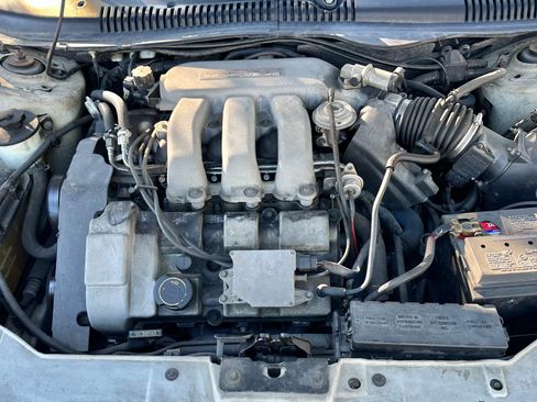 Used 1999 Ford Taurus SE image 10