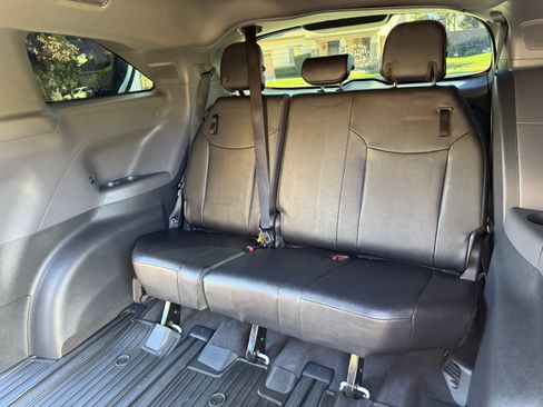 Used 2023 Toyota Sienna XSE image 18