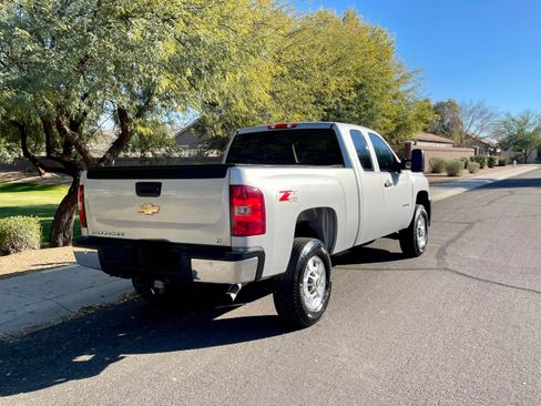 Used 2011 Chevrolet Silverado 2500 LT w/ Interior Plus Package image 6
