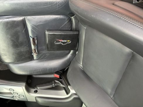 Used 2005 Chevrolet SSR w/ Preferred Equipment Group RWD image 23