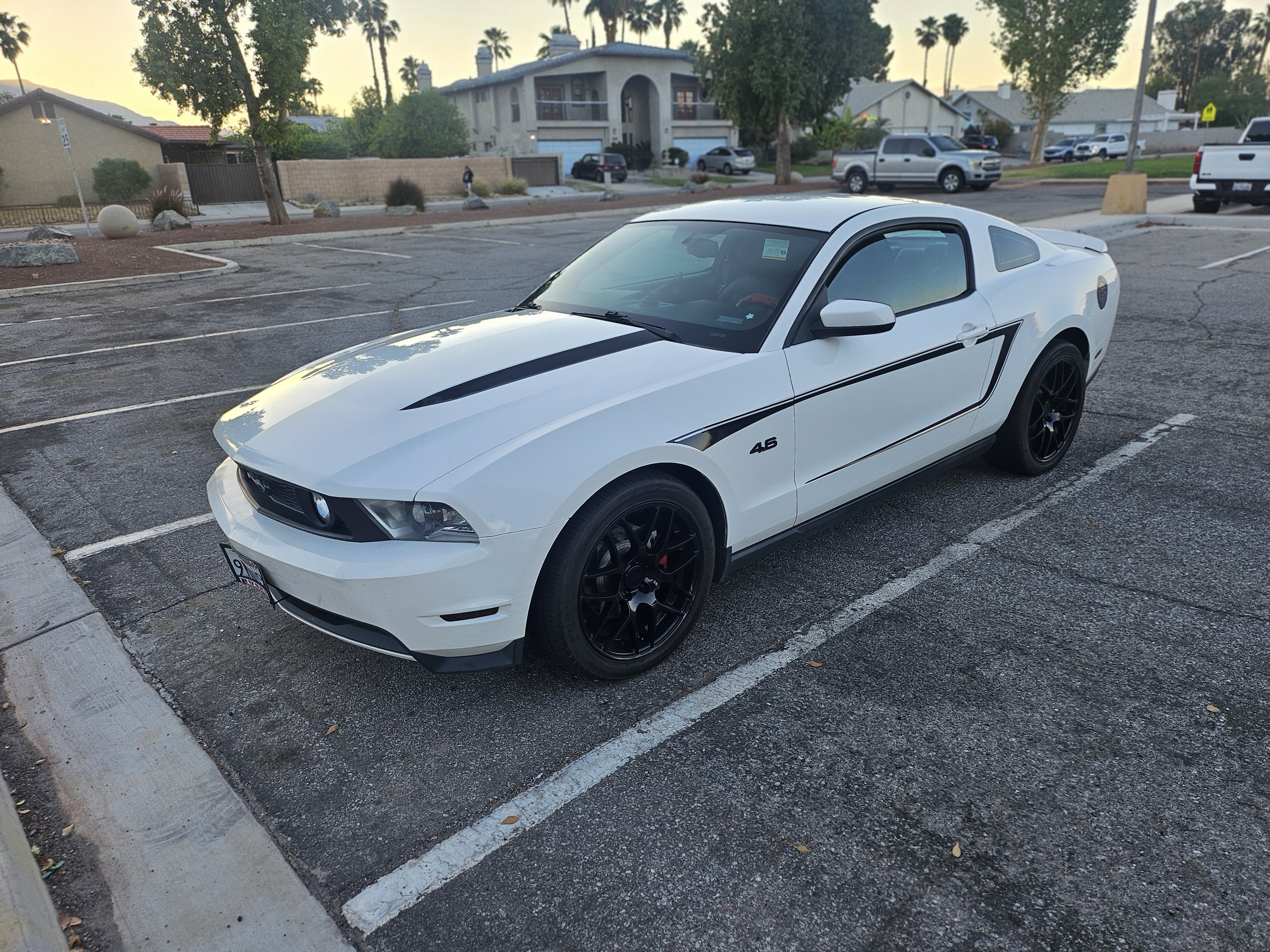 Used 2010 Ford Mustang GT RWD image 2