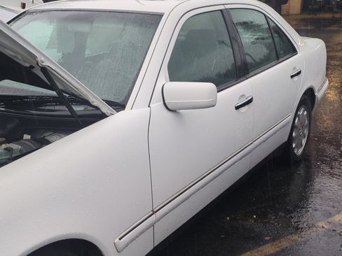 Used 1998 Mercedes-Benz E 320 Sedan image 17