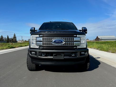 Used 2017 Ford F250 Platinum w/ Platinum Ultimate Package image 4