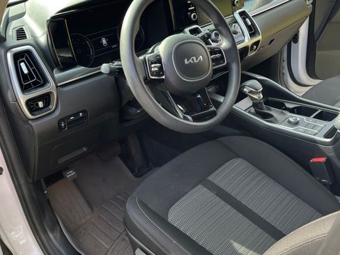Used 2022 Kia Sorento LX FWD image 10