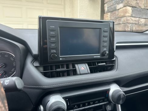 Used 2022 Toyota RAV4 LE image 13