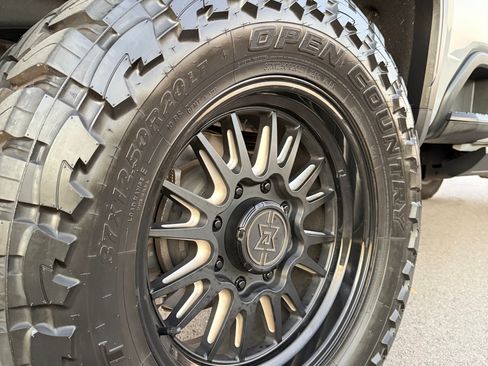 Used 2025 GMC Sierra 2500 AT4X w/ AT4X AEV Edition image 17