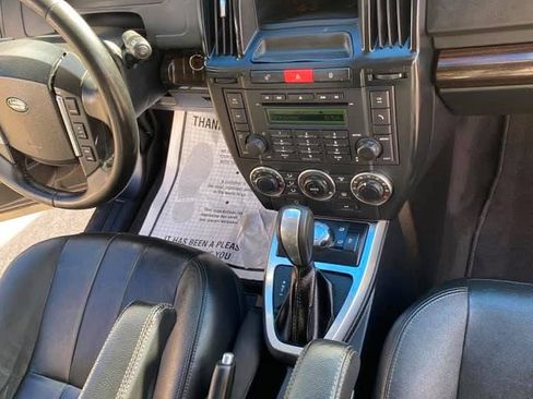 Used 2011 Land Rover LR2 HSE image 10